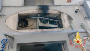vigili del fuoco incendio impianto di refrigerazione