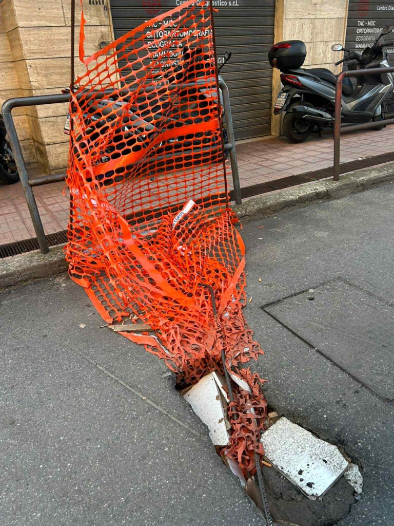 voragine via Michele Barbaro