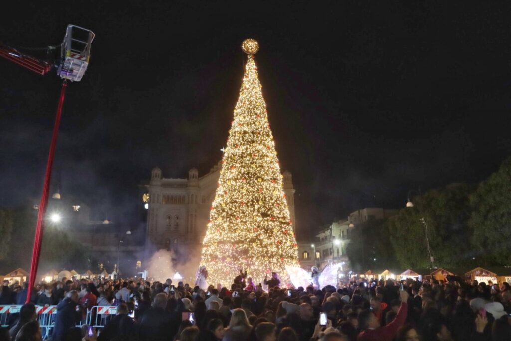 Albero Natale Piazza Duomo Reggio Calabria