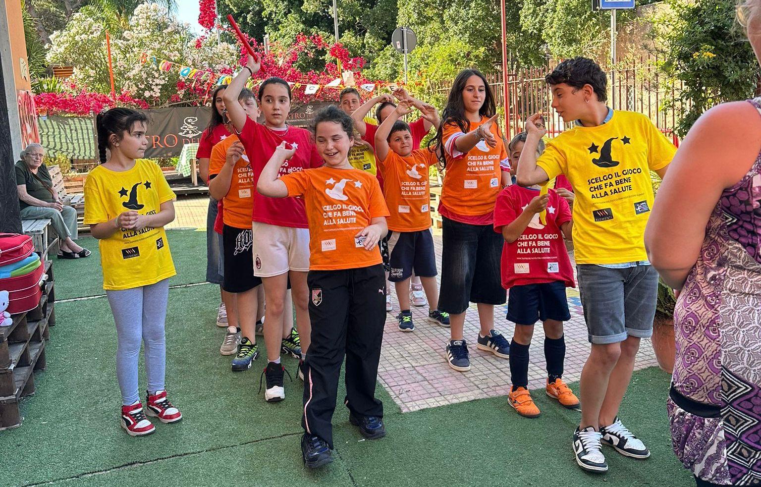 Bambini uniti dal gioco