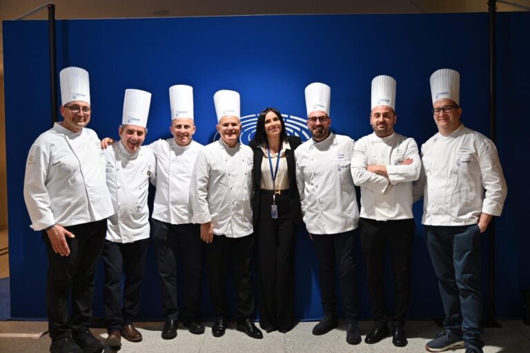 Reggio Calabria protagonista a Bruxelles: successo per l’evento “Christojenna” ideato da Giusi Princi con oltre 1.000 persone presenti | VIDEO