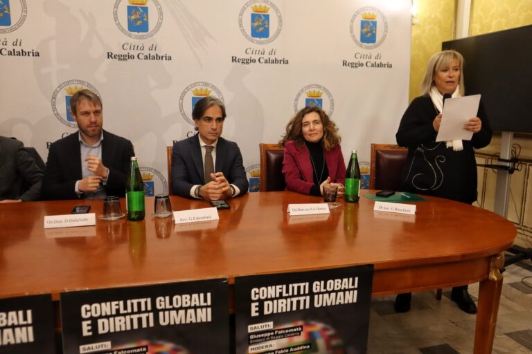 Reggio Calabria, Della Valle (M5S): “Europa guerrafondaia, Usa alla ricerca di una soluzione per la pace” | INTERVISTE
