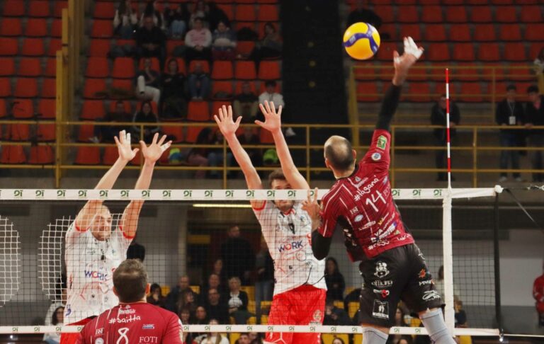 Batticuore Domotek Volley! Vittoria emozionante al tie-break nel big match contro Gioia del Colle | FOTO