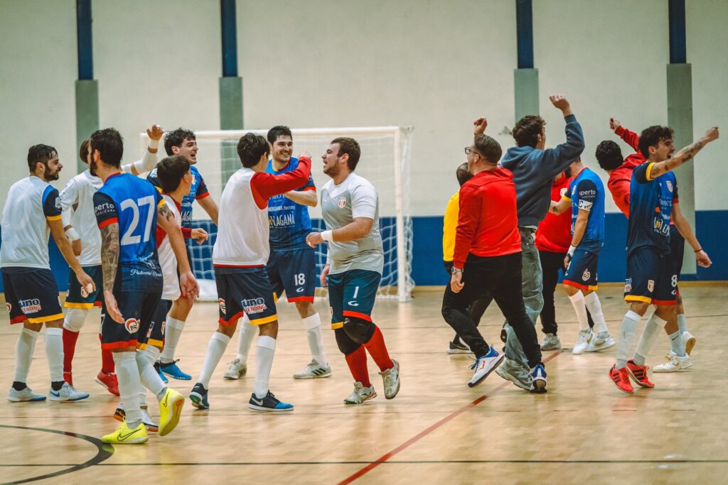 Esultanza MESSINA FUTSAL a fine gara