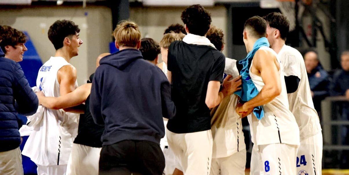 Esultanza finale Nova Basket