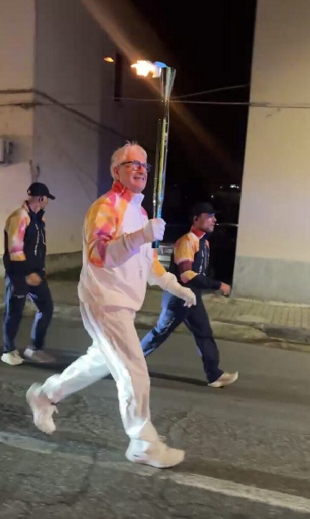 Floriano Noto tedoforo catanzaro fiamma olimpica