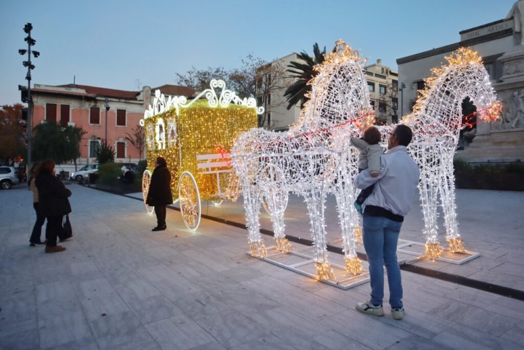 Illuminazione Natale Piazza De Nava Reggio Calabria