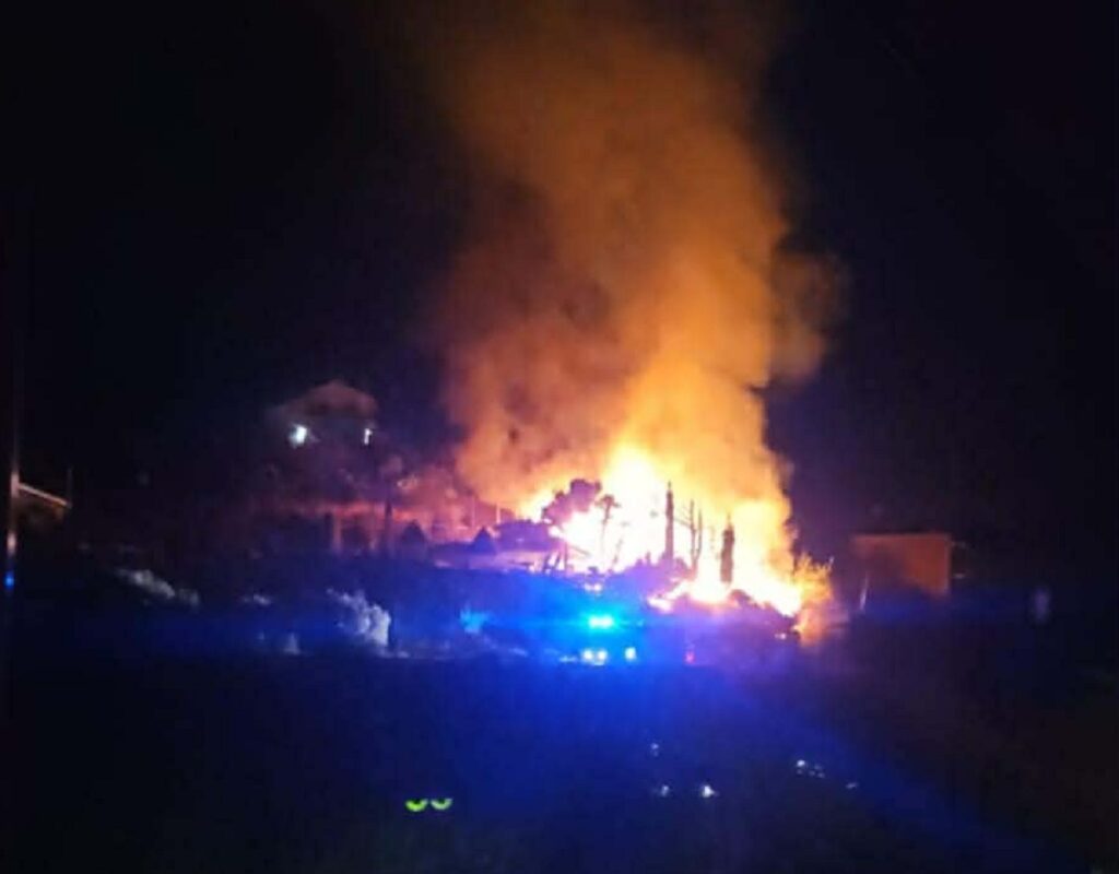 Incendio sala ricevimenti croce valanidi