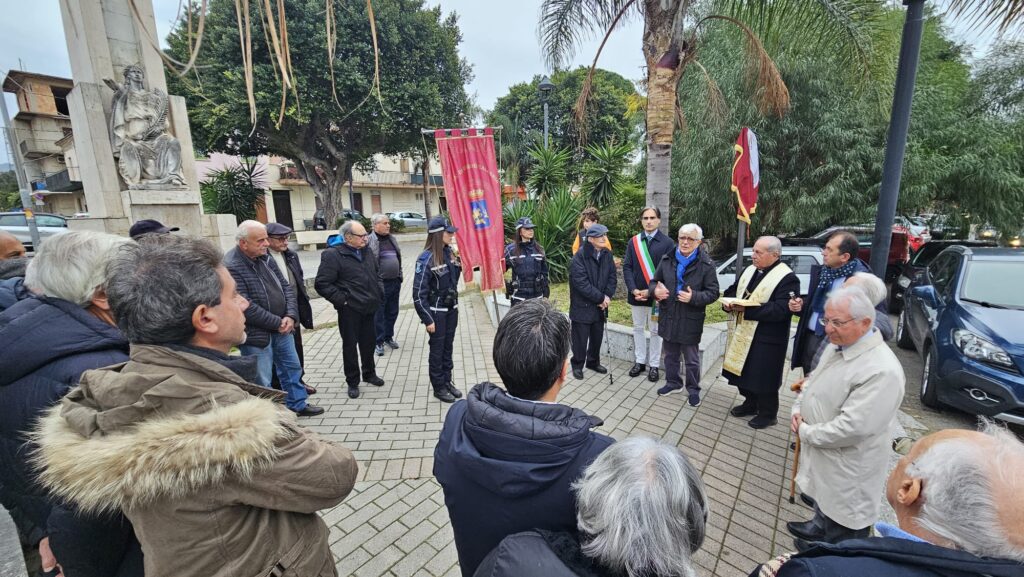 Intitolazione Piazza De Caridi