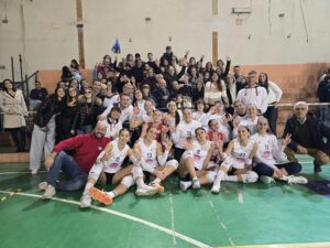 La squadra festeggia con i propri tifosi