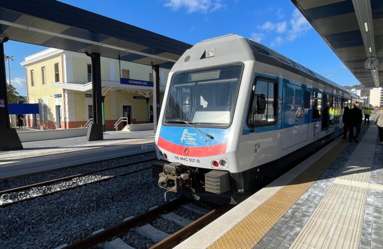 Catanzaro, inaugurata la metropolitana di superficie: “giornata storica” | VIDEO