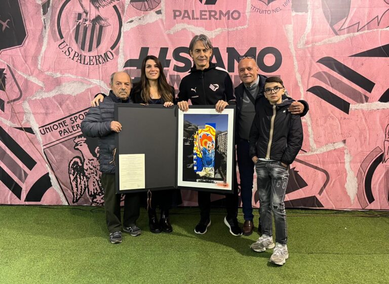 Palermo, Pippo Inzaghi incontra la famiglia di Totò Schillaci: consegnata una riproduzione del murale “Yume”