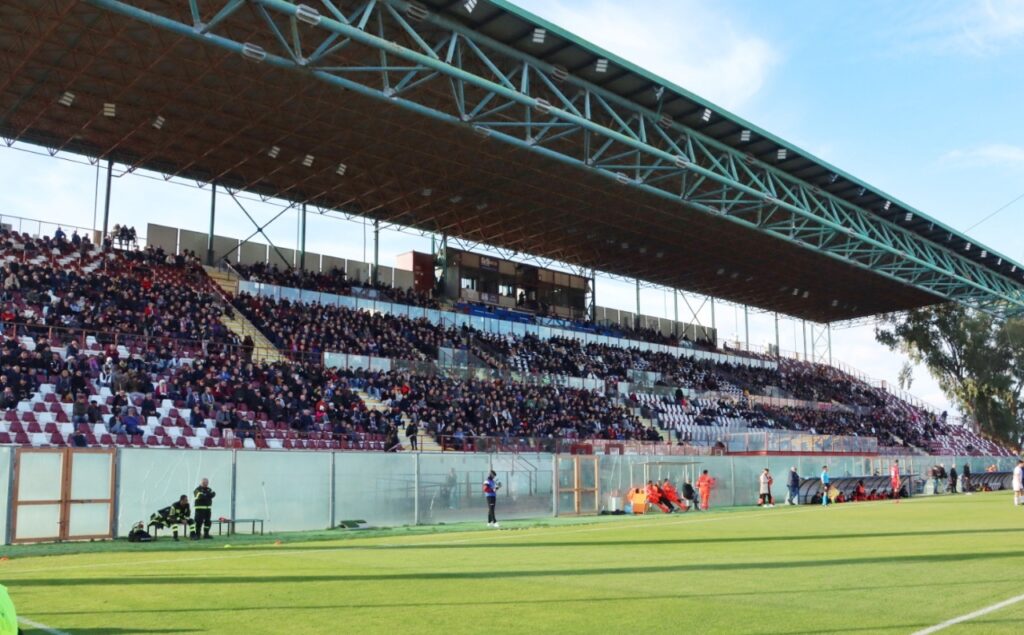 Reggina-Milazzo tifosi tribuna coperta Granillo