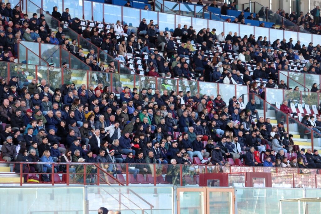Reggina-Milazzo tifosi tribuna coperta Granillo