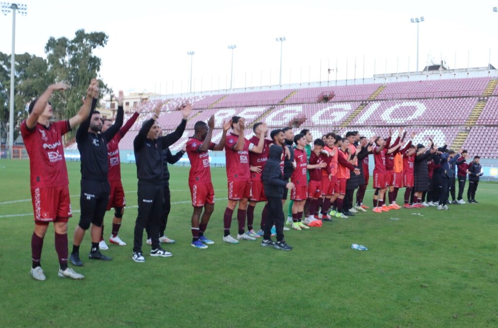 Reggina-Milazzo festa a fine gara squadra