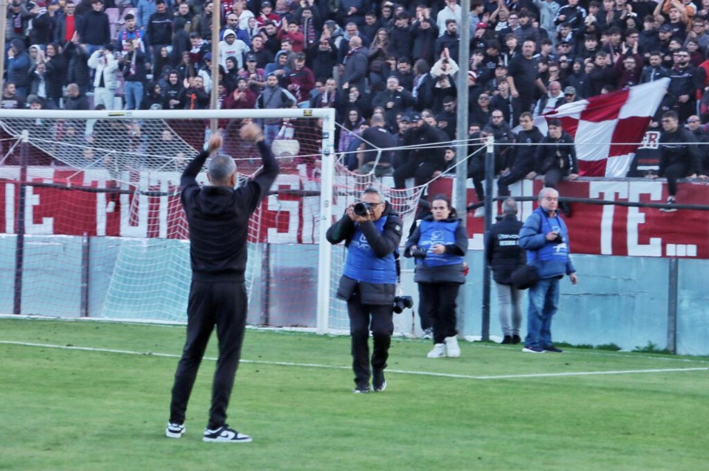 Reggina-Milazzo Torrisi saluta la Curva a fine gara
