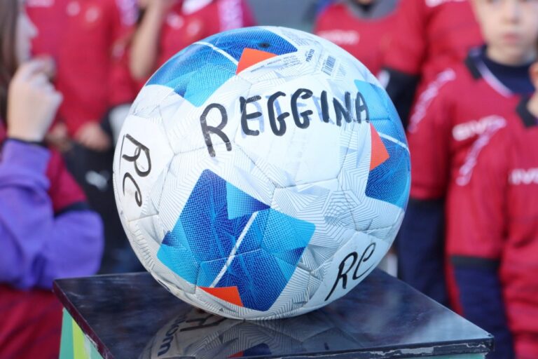 Reggina-Milazzo pallone Serie D