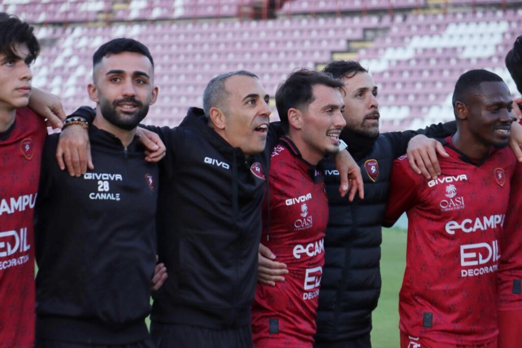 Reggina-Milazzo festa a fine gara con Torrisi Di Grazia Fofana