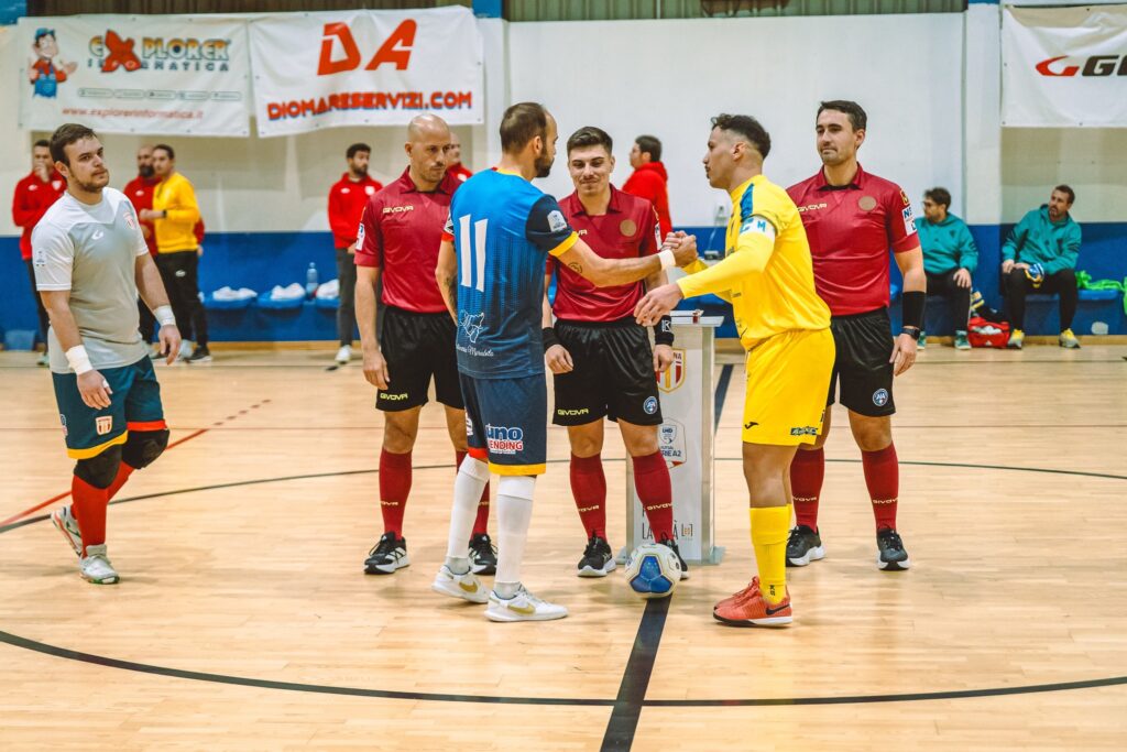 Saluto capitani inizio partita (MESSINA FUTSAL)