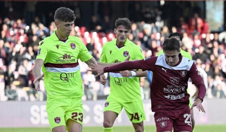 Dopo una settimana surreale, il Trapani prova a isolarsi: 1-1 a Salerno in scia Playoff | CLASSIFICA