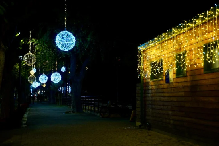 Messina, l’iniziativa dei “calzini spaiati” arriva al Borgo di Natale di Villa Dante