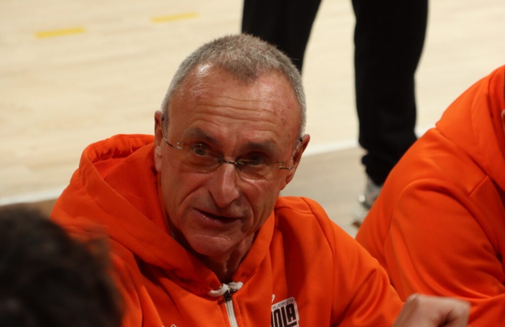 Coach Giulio Cadeo