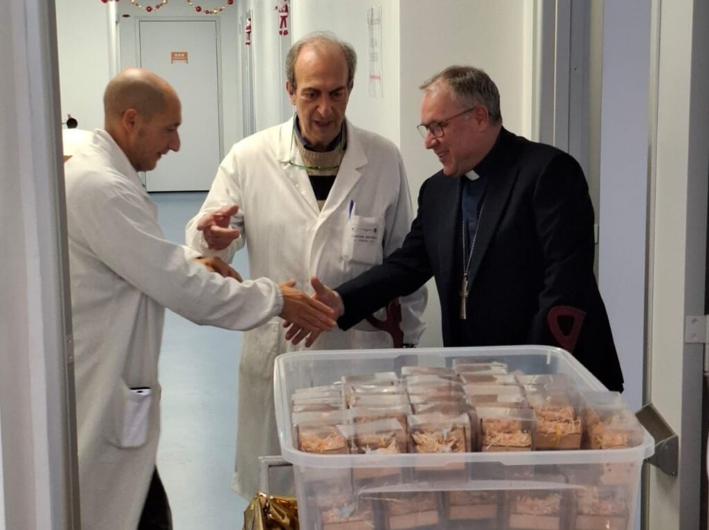 Visita dell’Arcivescovo Torriani all’Ospedale San Giovanni di Dio di Crotone per gli auguri di Natale