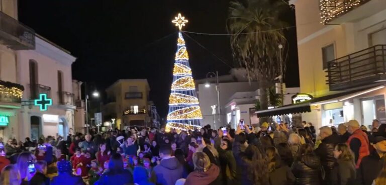 Natale, accensione dell’Albero a Scalea | VIDEO