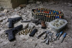 armi trovate in un casolare abbandonato