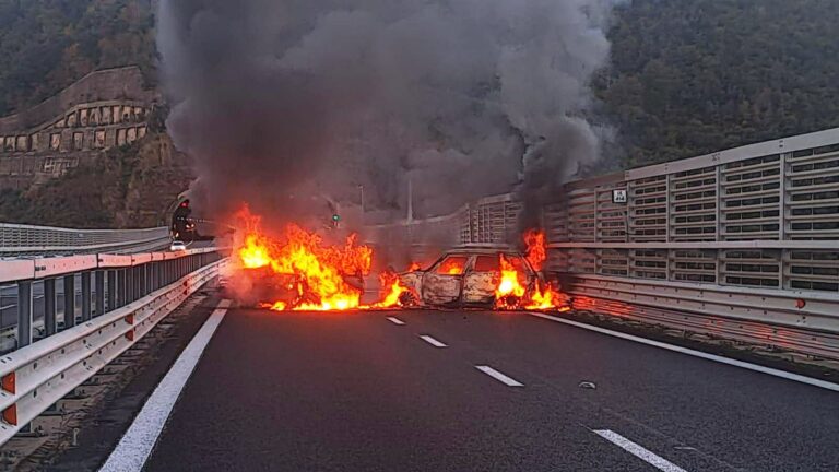 Reggio Calabria, il clamoroso bottino dell’assalto al portavalori sull’A2: cifra incredibile! FOTO e VIDEO