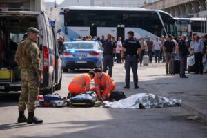 cadavere polizia ambulanza militari