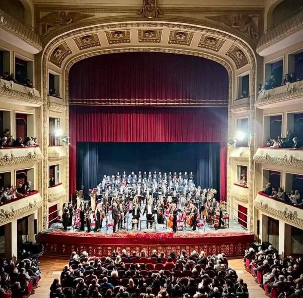 coro e l’orchestra F. Cilea (1)