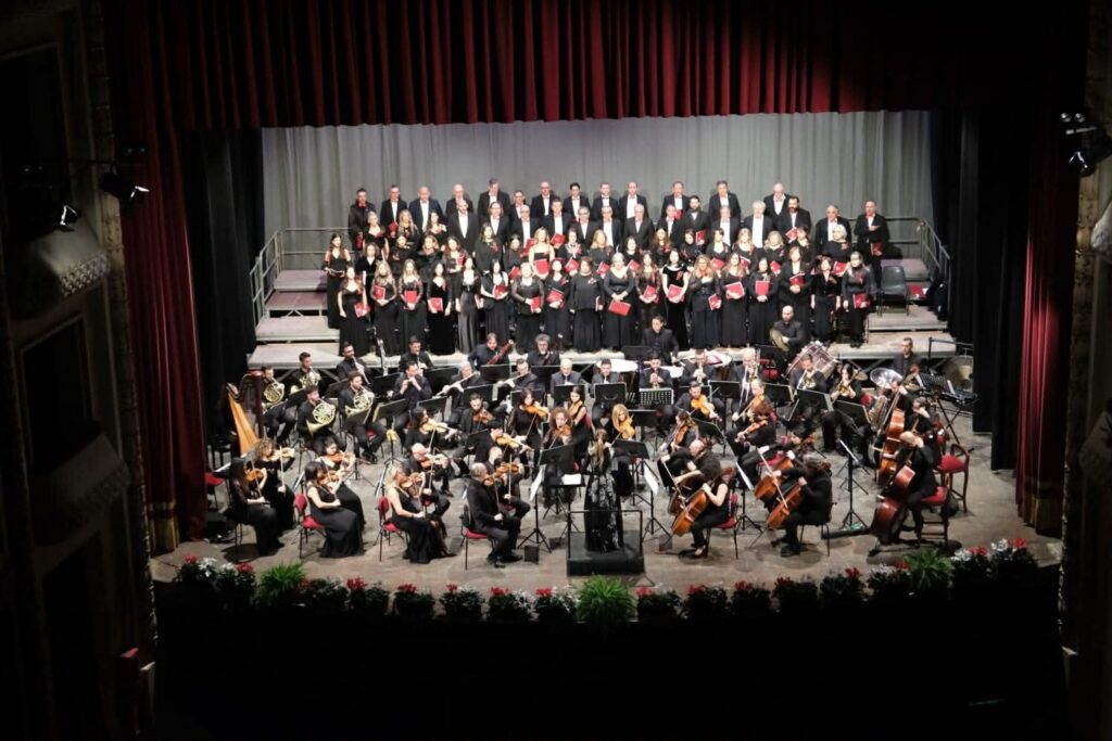 coro e l’orchestra F. Cilea (1)