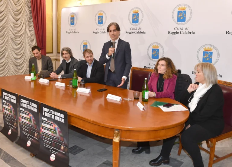 Falcomatà: “esistono 56 guerre in 90 paesi, l’Europa non può fare da spettatore”