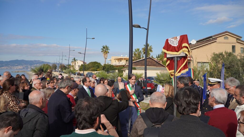 lungomare di Gallico dedicato a De Grazia
