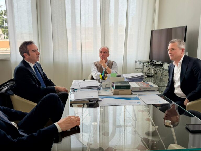 Occhiuto incontra Ita: “possibile nuova scuola di piloti a Crotone”