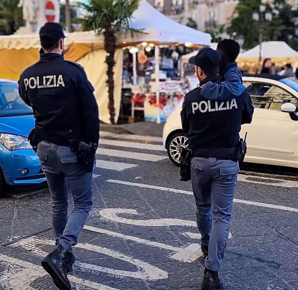 polizia catania salva bimbo