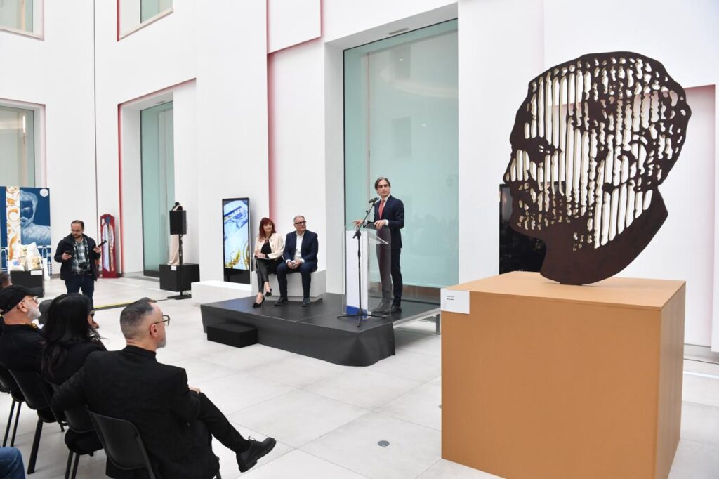 presentazione mostra Versace