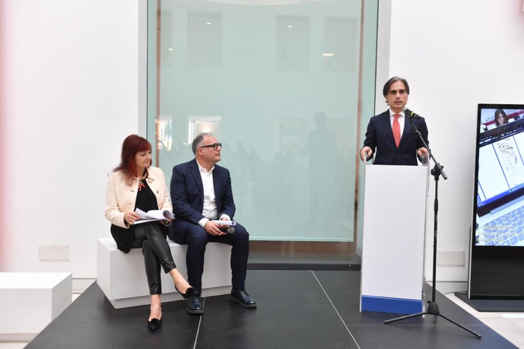 presentazione mostra Versace sudano falcomatà