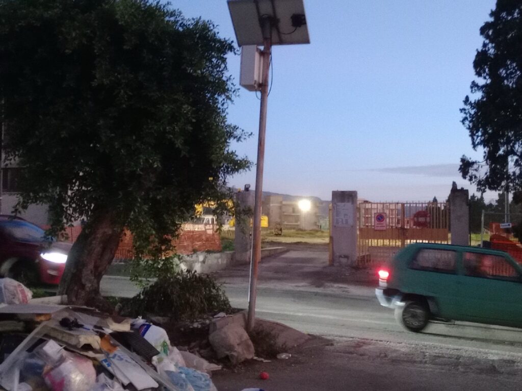 segnalazione rifiuti e degrado arghilla, modena coni e spiaggia sorgente