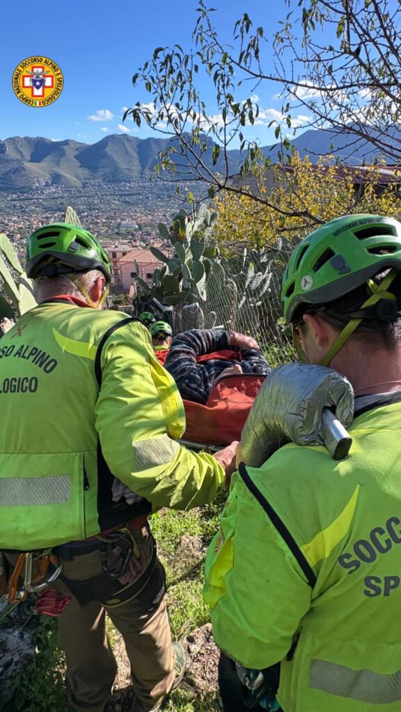 soccorso alpino recupero uomo caduto (1)