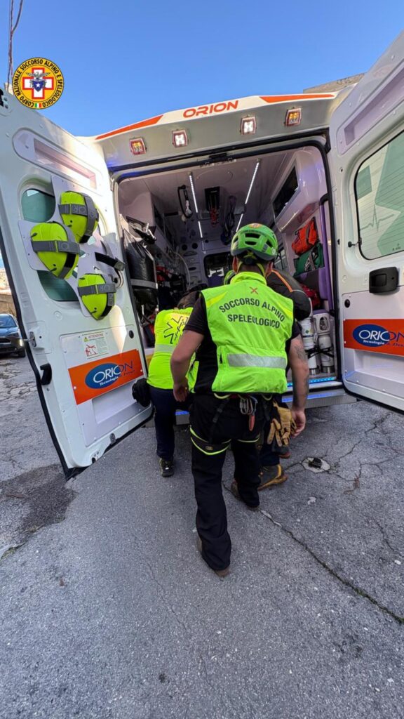soccorso alpino recupero uomo caduto (2)