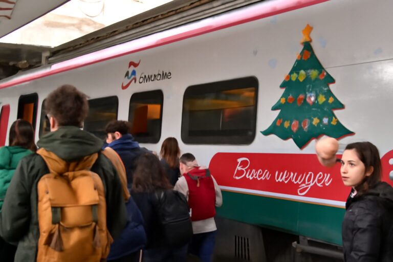 Calabria, biglietti dei treni troppo cari: l’appello per convogli speciali per i giovani calabresi a Natale
