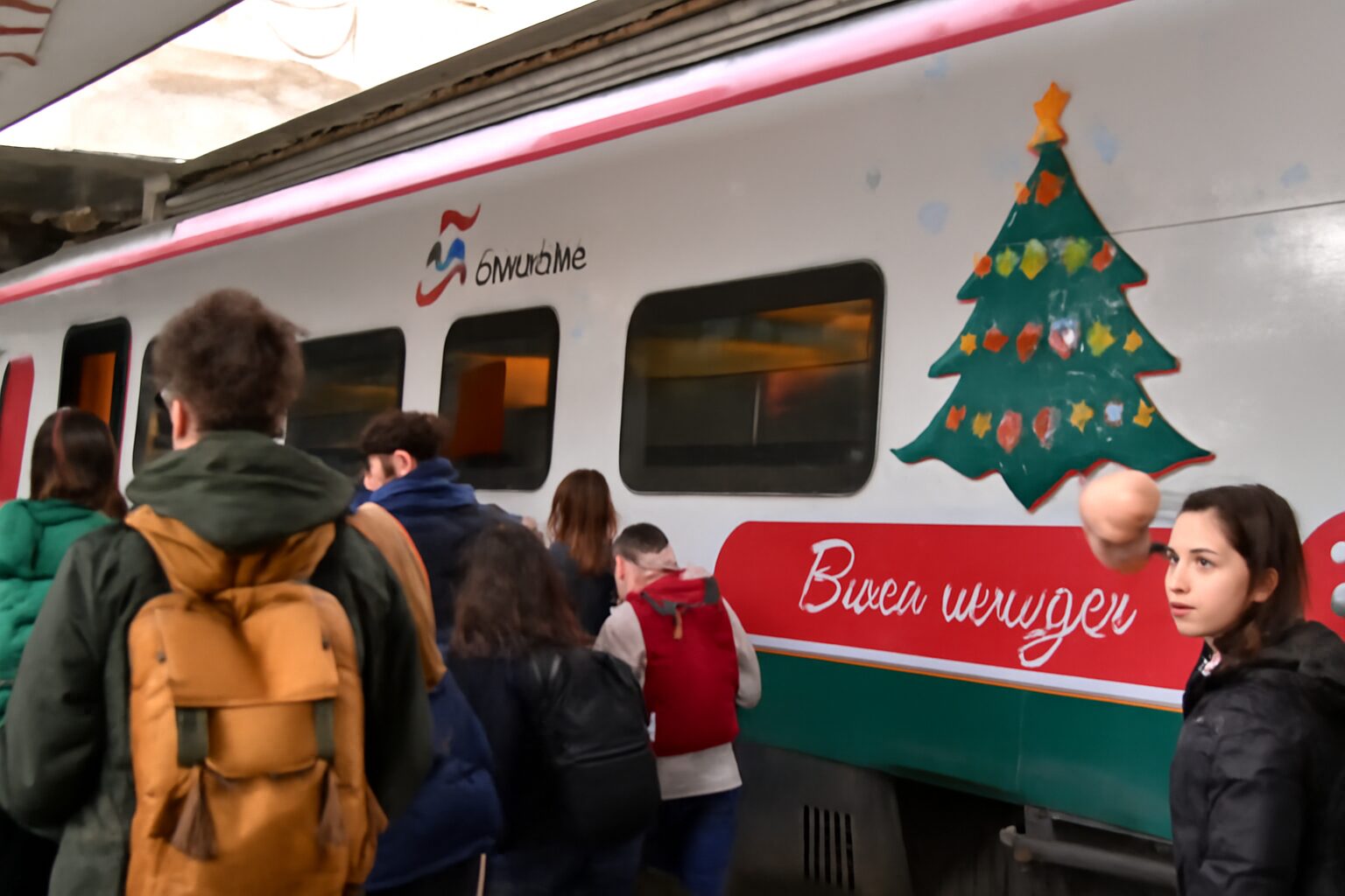 treni per natale giovani rientrano a casa