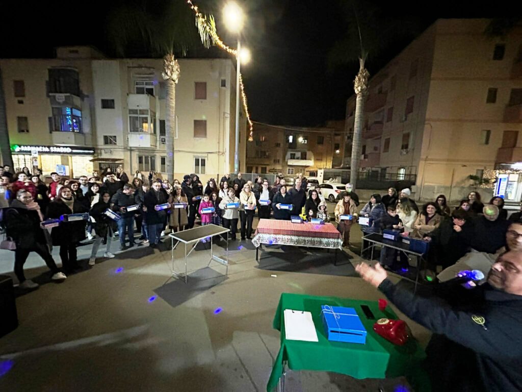 Aspettando la Befana, il Viale Aldo Moro tra luci e magie