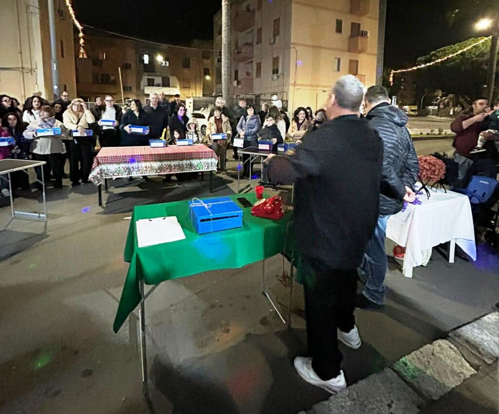 Aspettando la Befana, il Viale Aldo Moro tra luci e magie