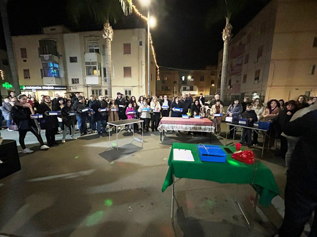 Aspettando la Befana, il Viale Aldo Moro tra luci e magie