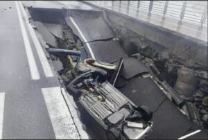 Auto precipita lungomare santa teresa riva 1