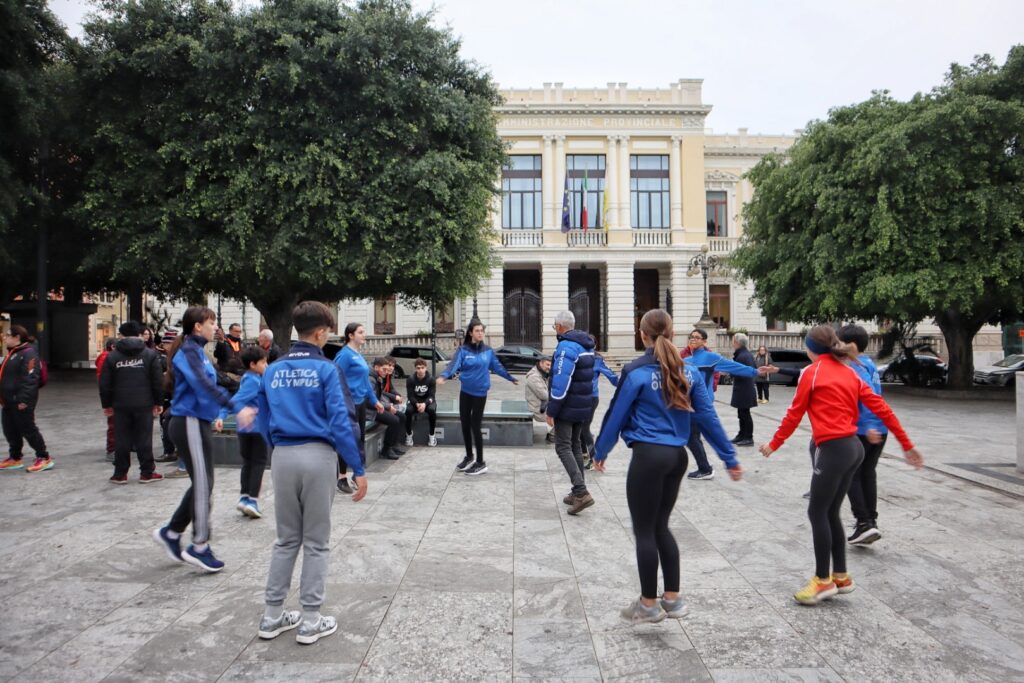 Bambini associazioni atletica reggine protesta Piazza Italia