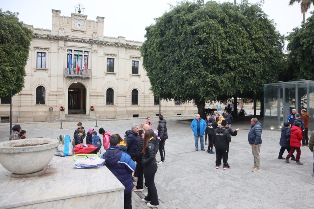 Bambini associazioni atletica reggine protesta Piazza Italia